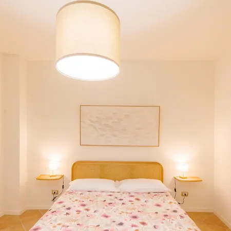 Dietro L'angolo - In *