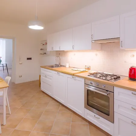 Dietro L'angolo - In Apartment *