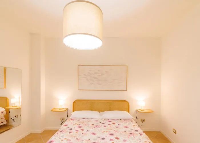 Dietro L'angolo - In *