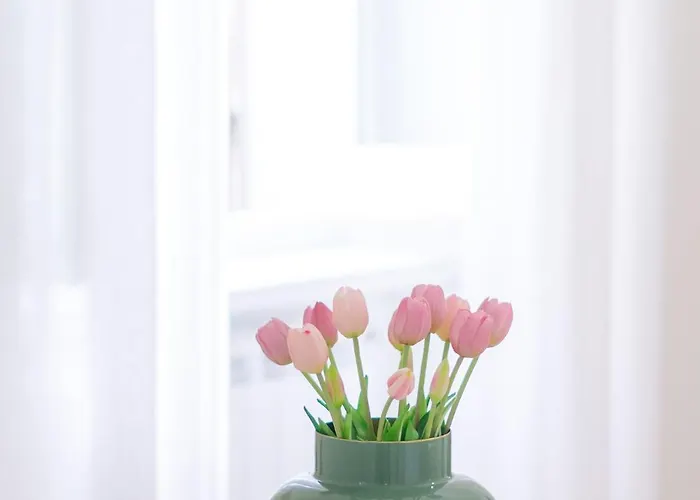 Dietro L'angolo - In *