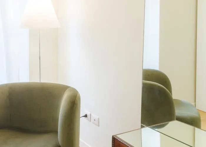 Dietro L'angolo - In *